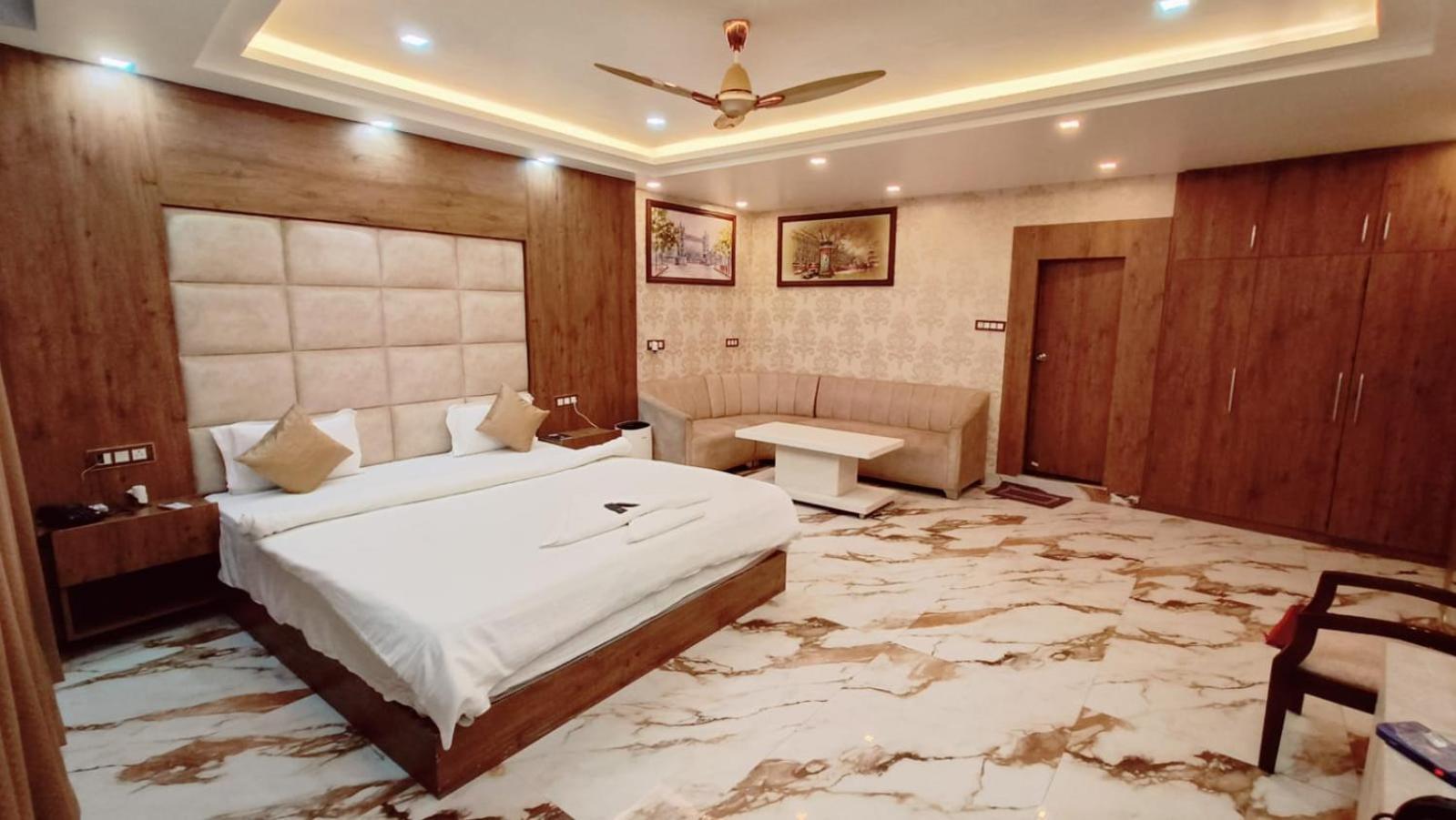 V Square Airport Hotel Lucknow Exterior photo