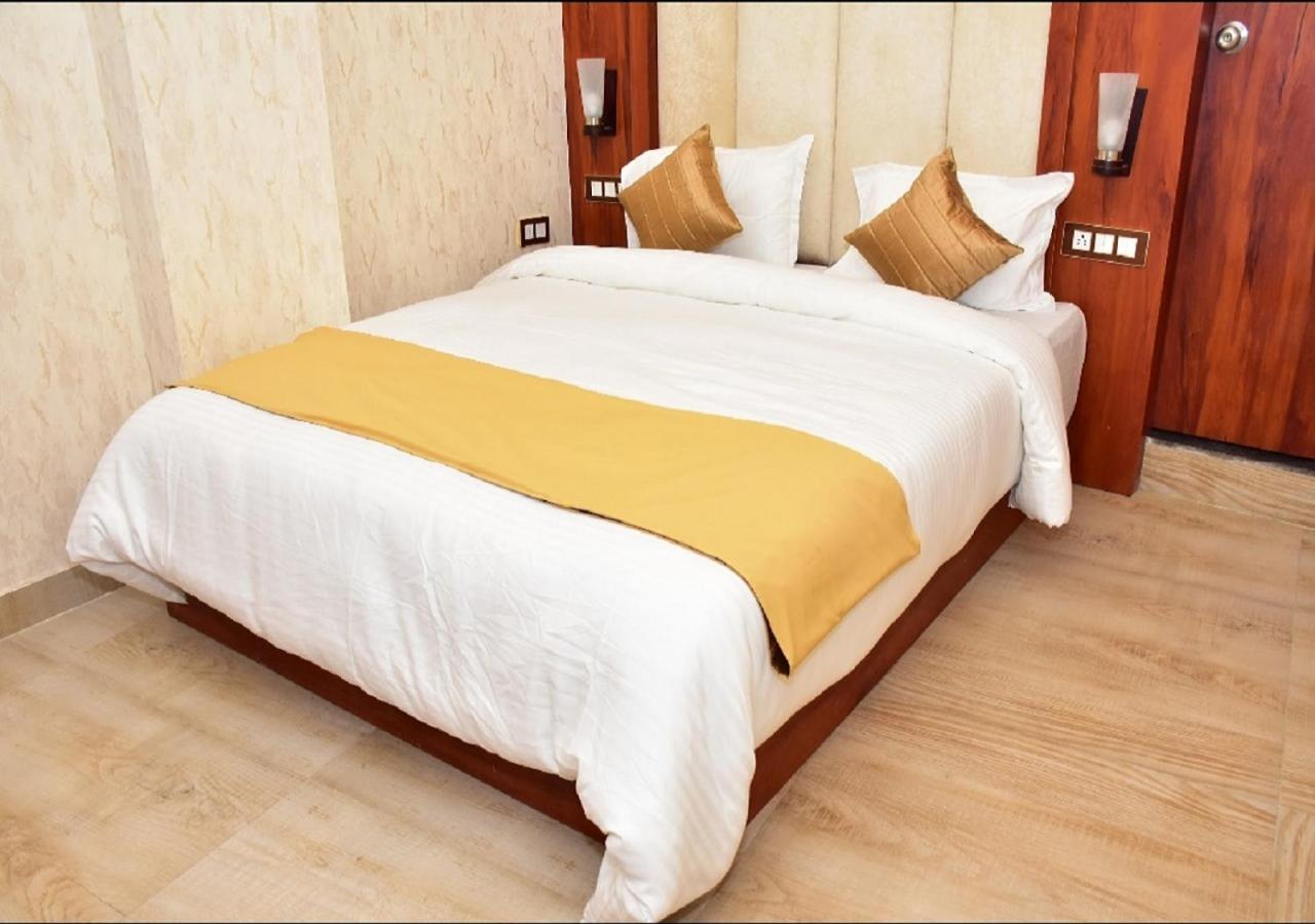 V Square Airport Hotel Lucknow Exterior photo