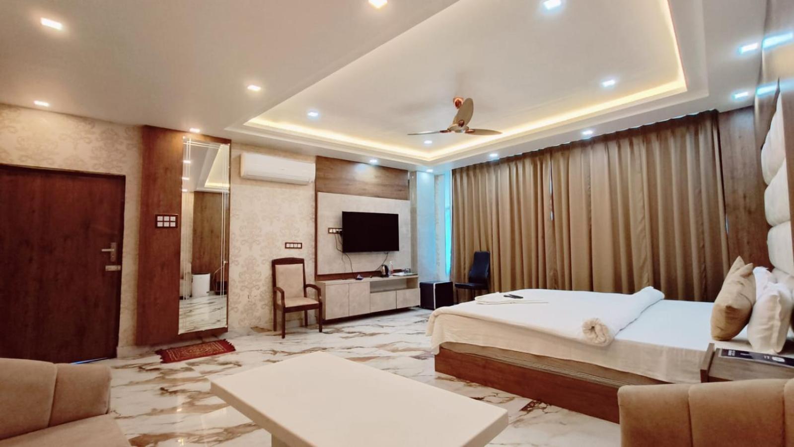 V Square Airport Hotel Lucknow Exterior photo